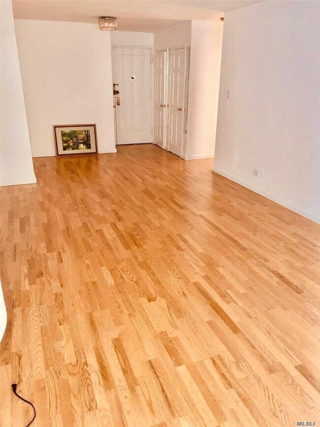 Foto del edificio - 83-40 Austin St