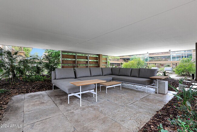 Foto del edificio - 7151 E Rancho Vista Dr