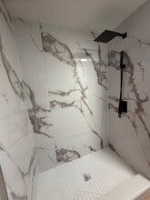 Building Photo - 609 W Race St