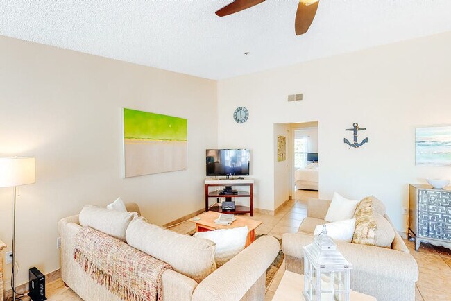 Building Photo - 3601 E Bay Dr