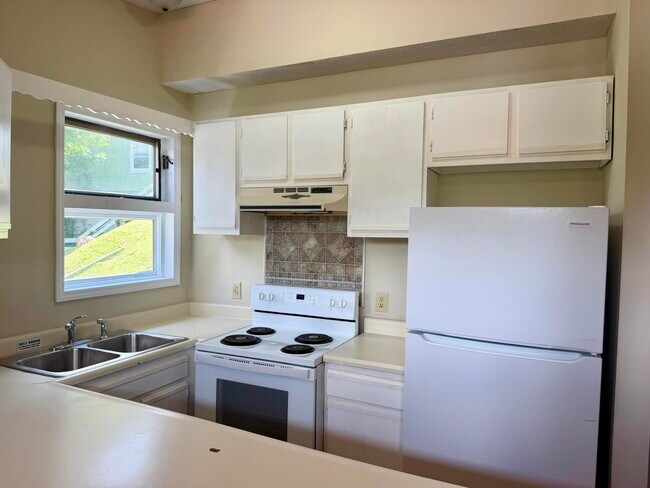 Building Photo - 151 Weslee Way
