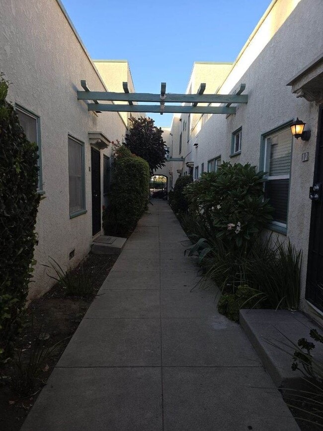 Building Photo - Fourth Street