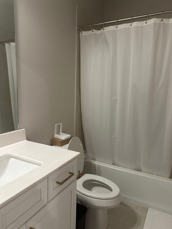 Foto del edificio - 805 Mackay Crk