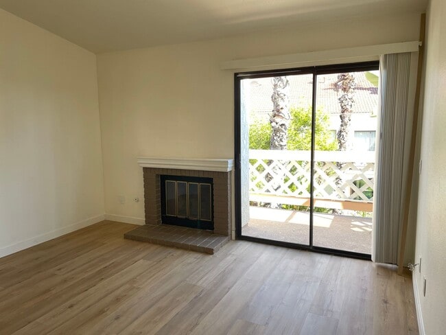 Building Photo - Stylish 3-Bedroom Retreat in the Highly De...