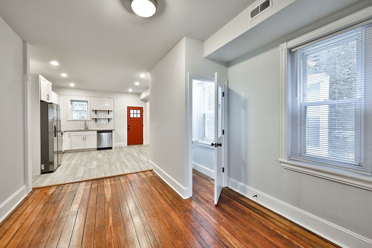 Primary Photo - 421 Ripka St