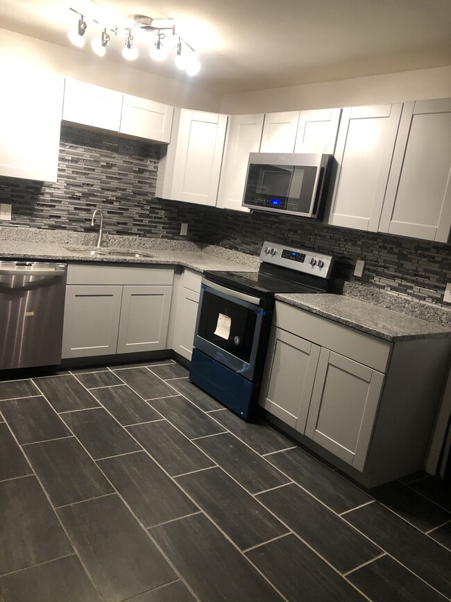 Building Photo - 2388 Charlemagne Dr