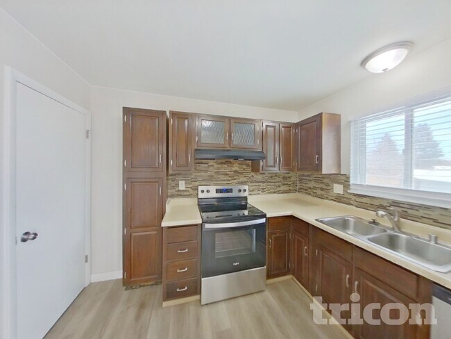 Foto del edificio - 5225 Mira Loma Cir