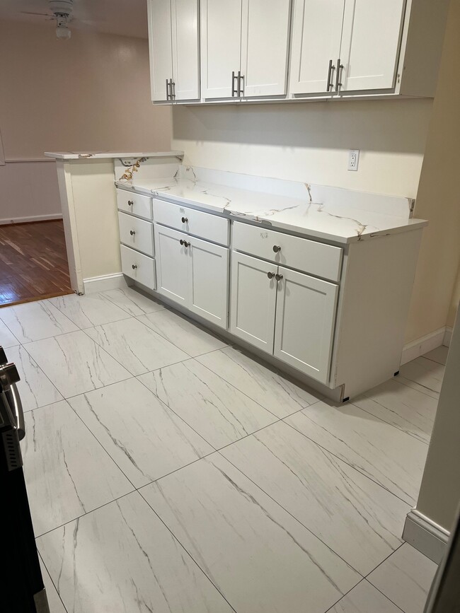 Foto del edificio - 2404 Darrow St