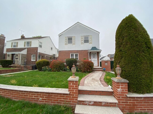 Building Photo - 76-12 175th St