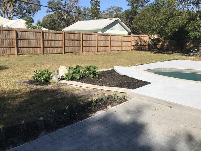 Foto del edificio - 4548 Woodlot Ct