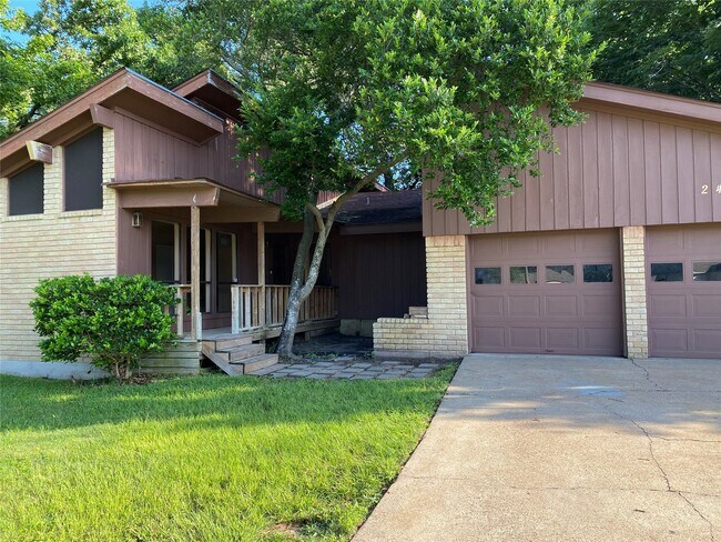 Building Photo - 24600 Darkwood Ct