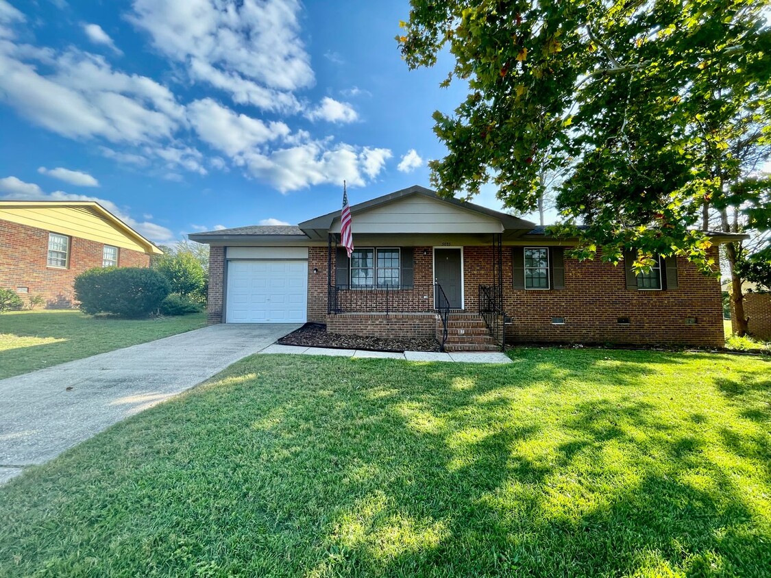 Primary Photo - 3 bed, 1 and a half bath nest in Fayetteville