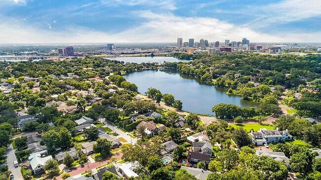 Foto del edificio - 1119 Belleaire Cir