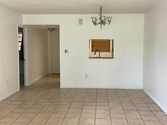 Foto del edificio - 2050 Oleander Blvd