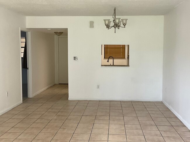Building Photo - 2050 Oleander Blvd