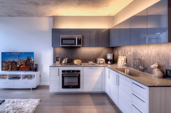 Foto del edificio - 512 W Division St