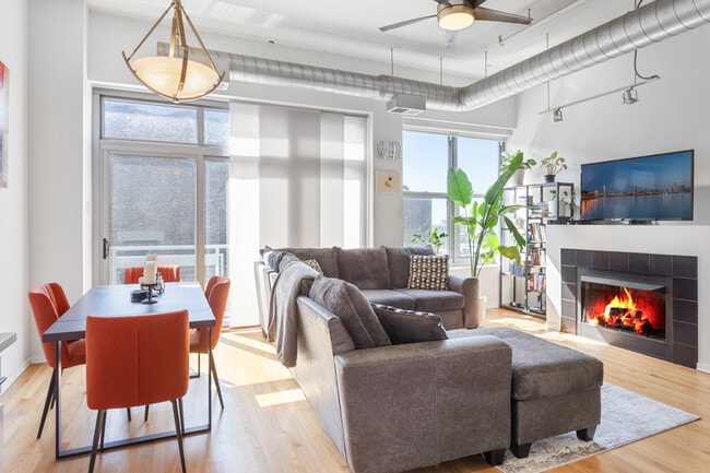 Living room and Dining area - 933 W Van Buren St