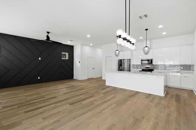 Foto del edificio - 2608 W Columbus Dr