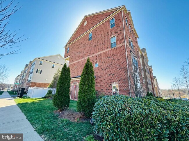 Building Photo - 22045 Broadway Ave