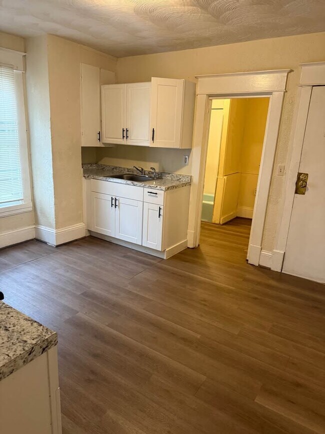 Foto del edificio - 668 Montrose Ave SE