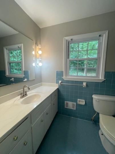 Building Photo - 4050 Candler Lake W NE