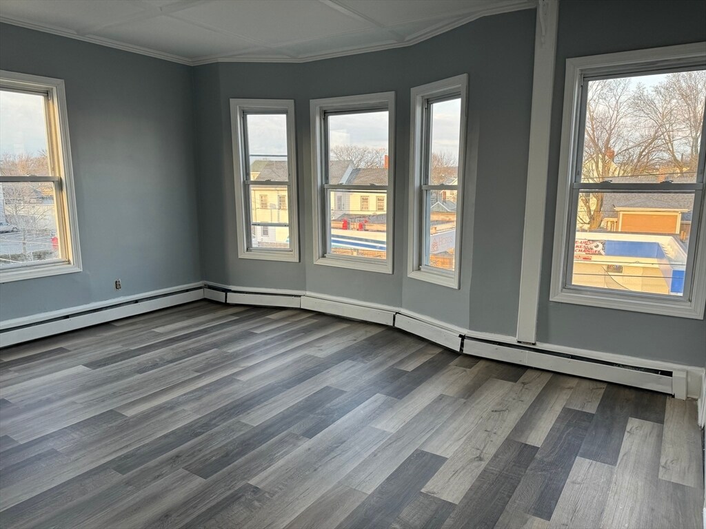 Building Photo - 158 Chestnut St
