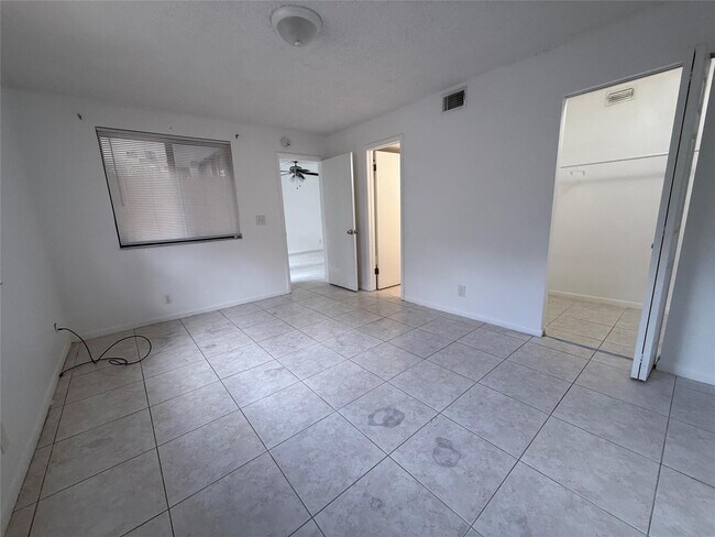 Foto del edificio - 10131 W Sunrise Blvd