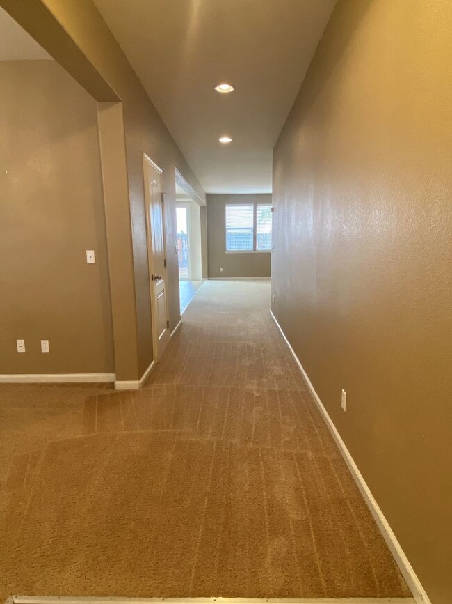 Building Photo - 8364 Dandelion Dr