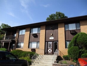 Building Photo - 7 E Lawrence Park Dr