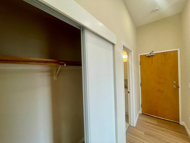 Building Photo - One Bedroom Available Now in Chinatown!!