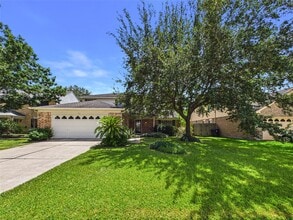 Building Photo - 814 Lochnell Dr