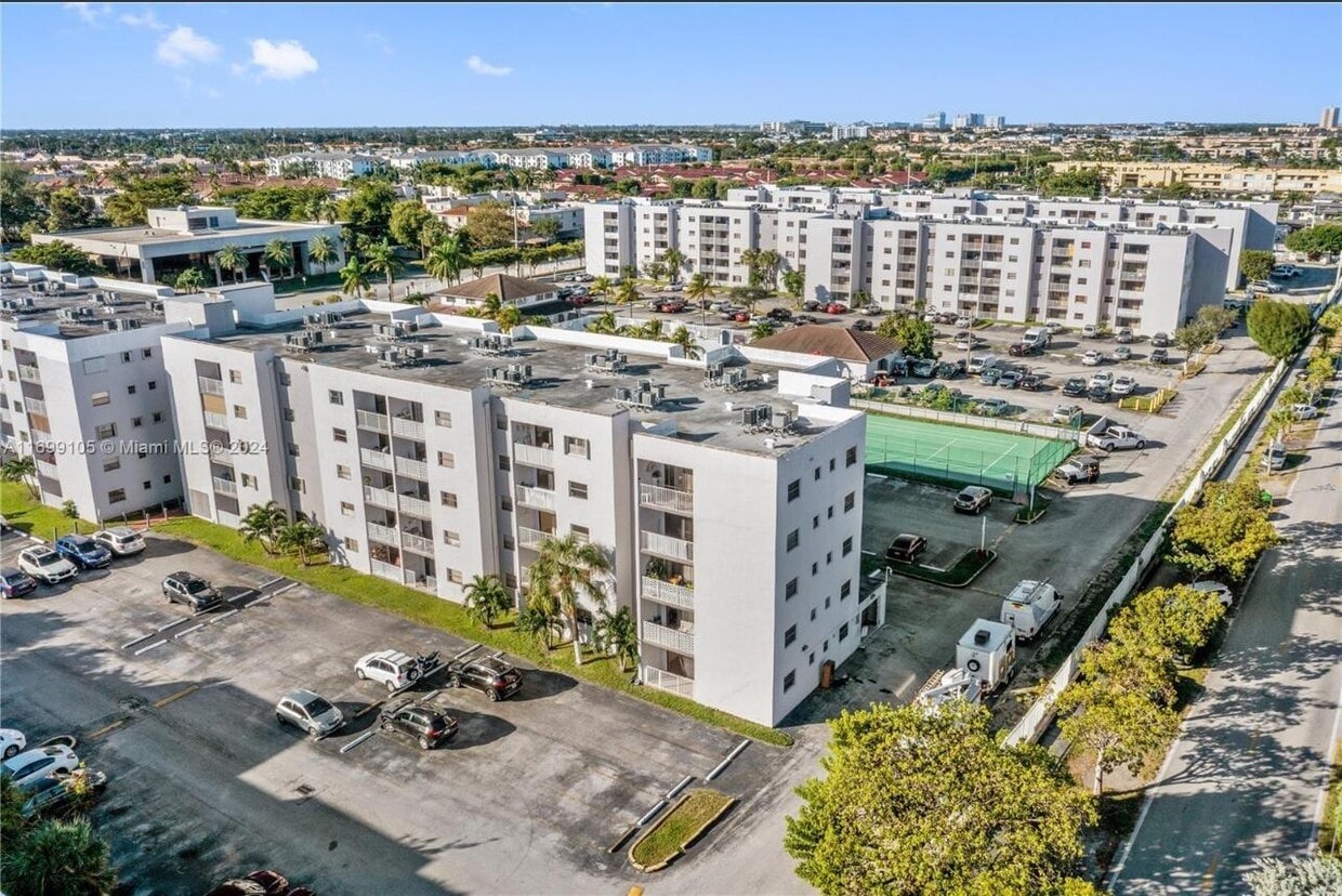 Foto principal - 8145 NW 7th St