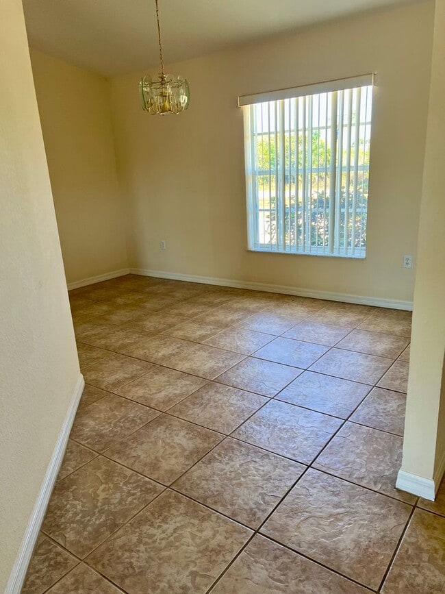 Foto del edificio - 6795 David Blvd