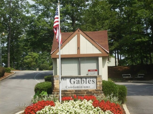 Building Photo - 808 Gables Dr