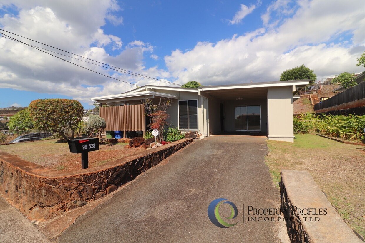 3 Bedroom 1.5 Bath House in Halawa Avail... House Rental in Aiea