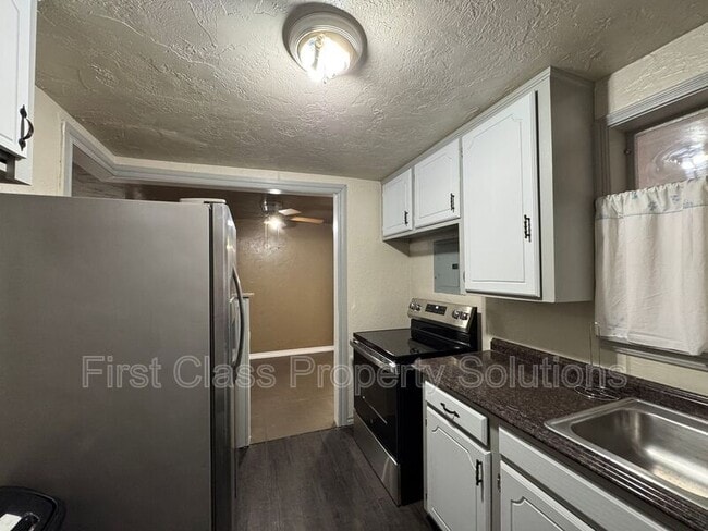 Building Photo - 3808 SE 15th St