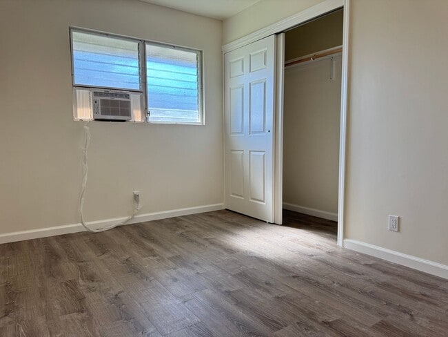 Building Photo - Fully renovated 2-bedroom, 1-bath unit located in the heart of Pearl City