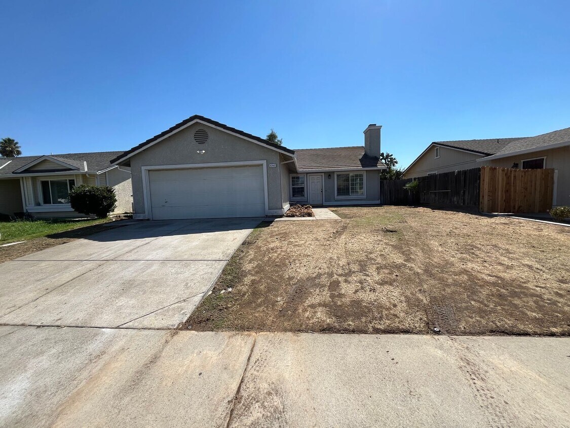 Primary Photo - Newly Renovated - 3Br/2BA/ 1440SF Coming S...