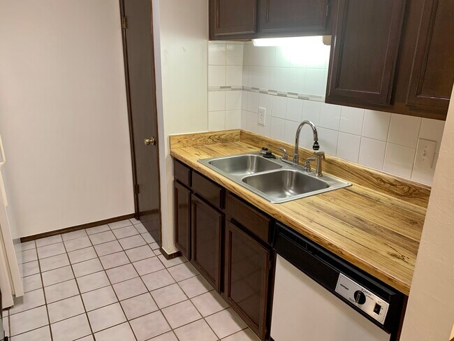 Building Photo - 583 S 72nd Ave