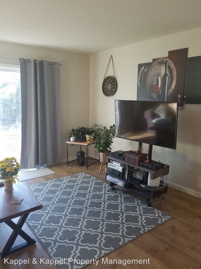 Foto del edificio - 3 br, 1 bath House - 391 Folsom Dr.