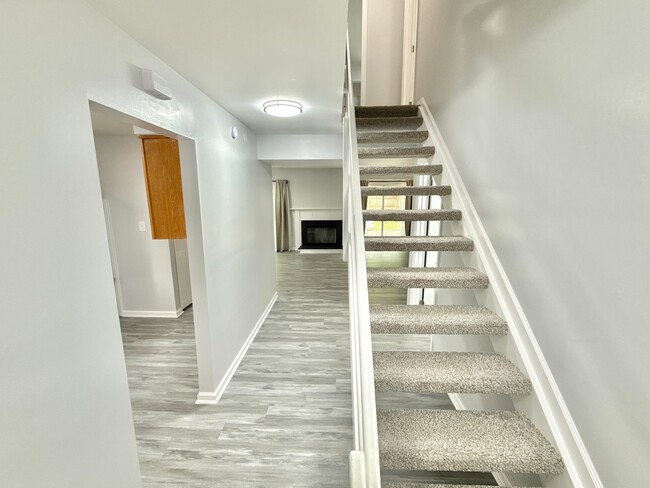 Building Photo - Welcome home to this beautifully updated 3...
