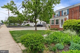 Building Photo - 5834 Edgehill Dr