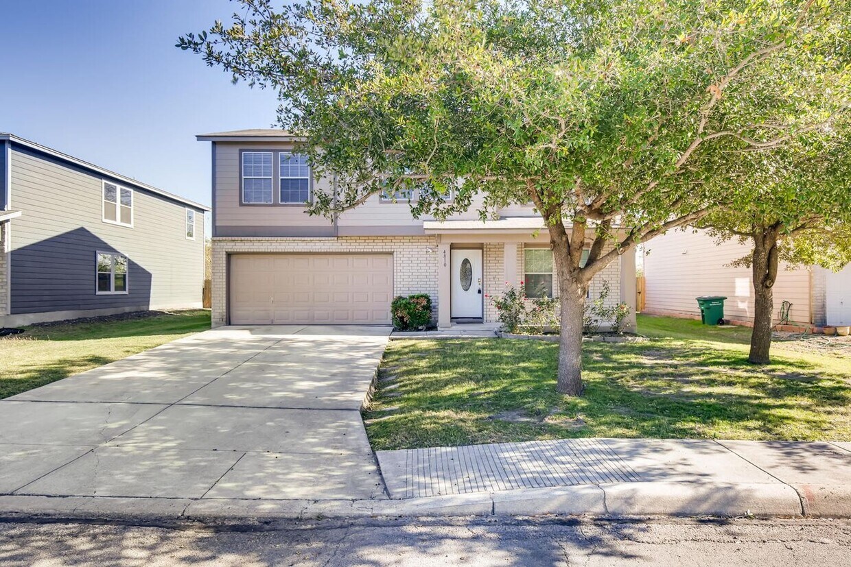 Close to Randolph AFB! - Close to Randolph AFB!