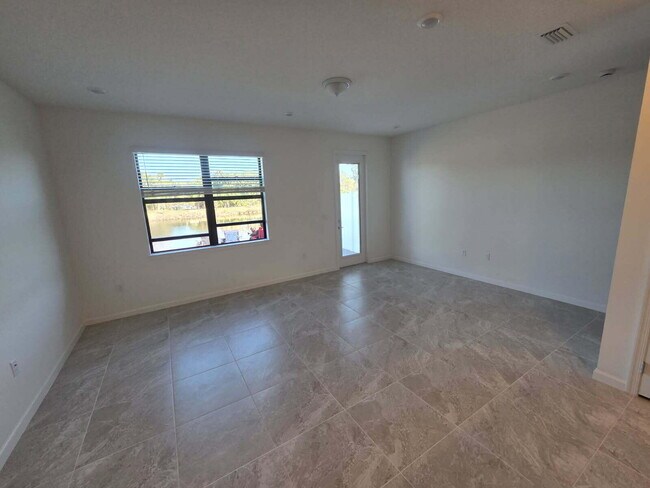 Foto del edificio - 2880 SE Federal Hwy