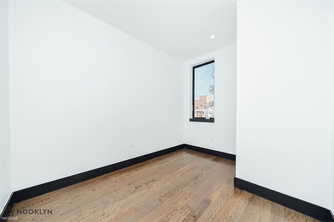 Foto del edificio - 2 br, 1 bath Apartment - 277 Evergreen Ave