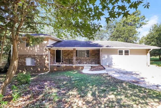 Building Photo - 1412 Idlewood Rd