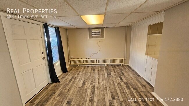 Foto del edificio - 4910 Lewis Ave