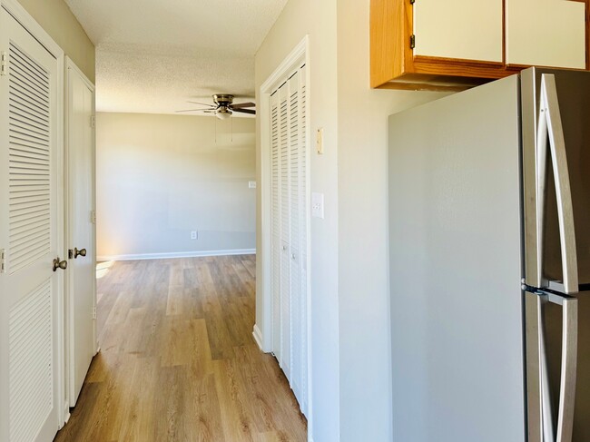 2BR,1.5BA-920 SF - Ivey Glen Apartment Community