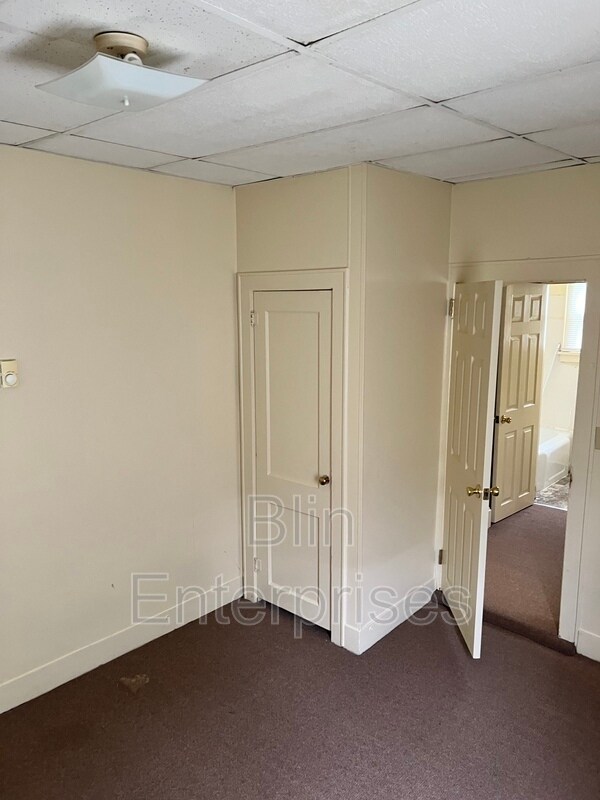 Building Photo - 423 W Jackson St