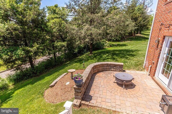 Foto del edificio - 15705 Rothschild Ct